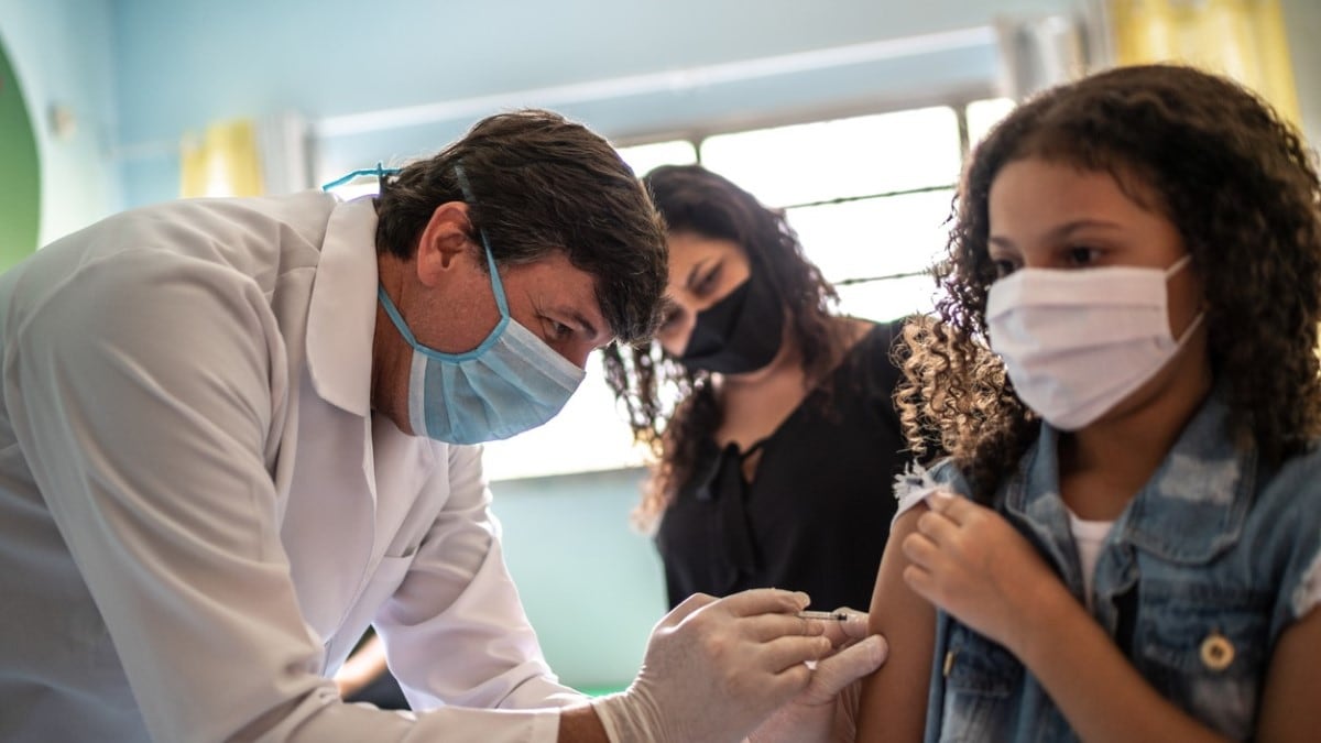 a doctor giving an HPV shot to a girl