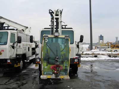 deicing bucket head-on