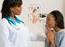 Foto de doctora con paciente
