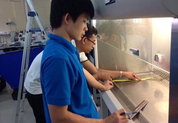 NAMRU-2 staff learning how to measure the airflow of biological safety cabinets. Photo: Anek Kaewpan