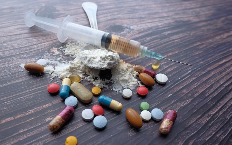 heroine, pill and syringe