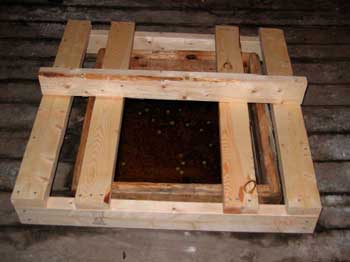 Figure 9. Portable tank opening guard.