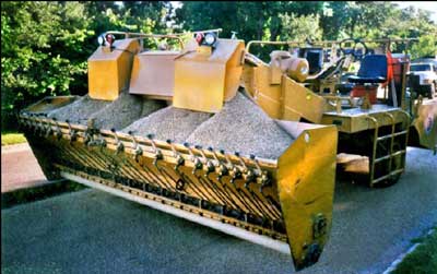 rock-chip spreading machine