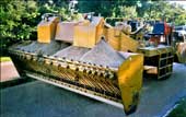 rock-chip spreading machine