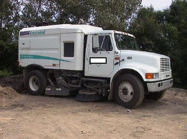 Figure 1. Elgin Series J Crosswind Sweeper at the incident site.