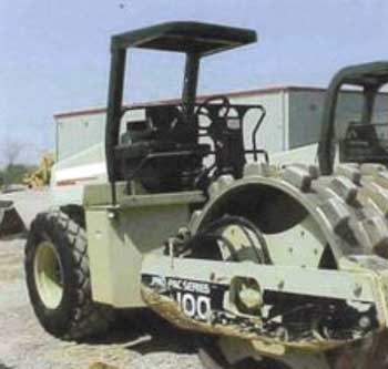 Figure 1. Pad-foot drum compactor similar to the one involved in the incident.