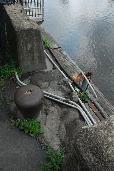 The area where the victim fell.&nbsp;The floating docks shown here were placed in the water after the incident.