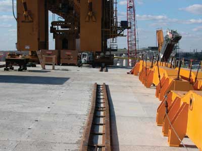 View of the railway system behind launching gantry LG1.