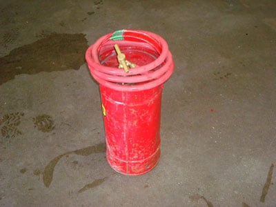 manually pressurized fire extinguisher