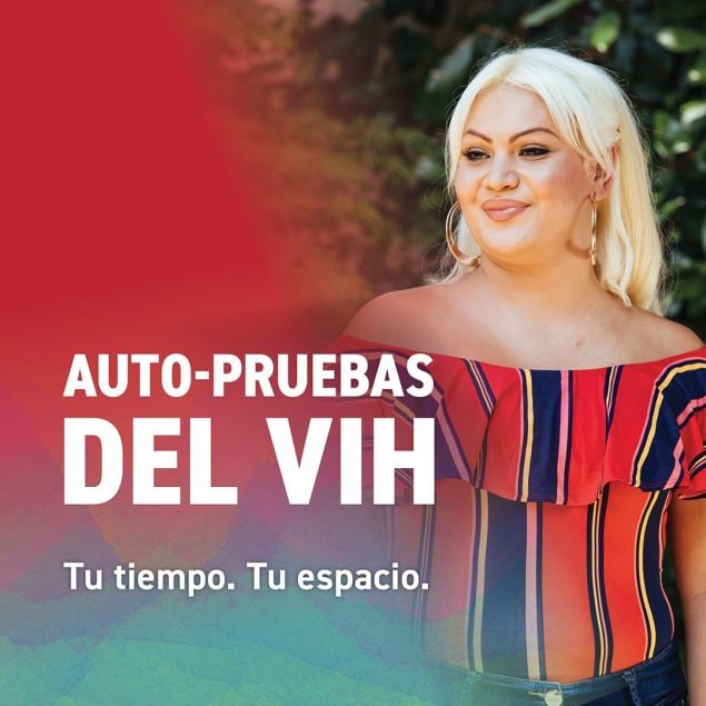 Transgender woman smiling with the text that reads “Auto-pruebas Del VIH Tu tiempo. Tu espacio.”