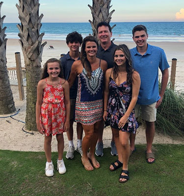 morganandfamily375x400px.jpg Morgan Spencer con su familia.