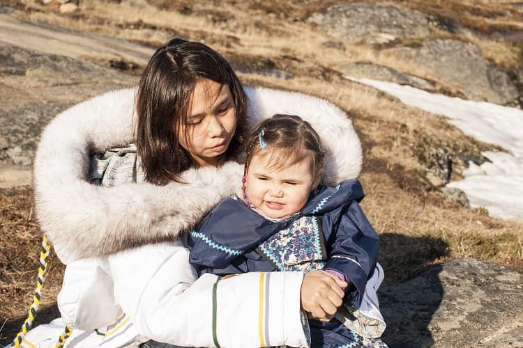 Photo of an Inuit mother and her young daughter