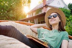 Photo of a teenage girl wearing a hat and sunglasses