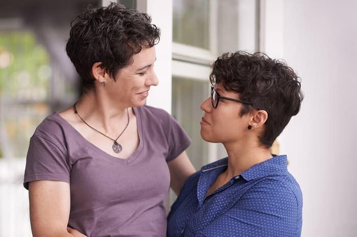Foto de una pareja lesbiana