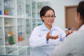 pharmacist consulting customer