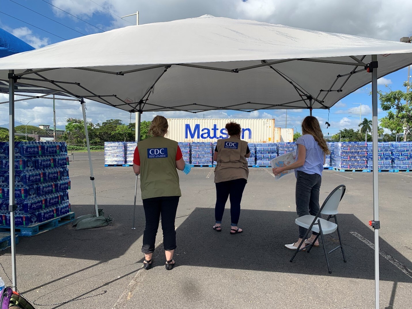 EIS officers Alyson Cavanaugh and Michele Bolduc hand out flyers at a clean water distribution site to recruit participation in a survey to understand health impacts following an event that resulted in jet fuel contamination of the drinking water on Oahu, Hawaii in January 2022.