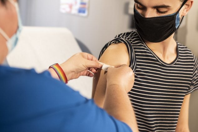 Paciente que acaba de recibir la vacuna contra la influenza