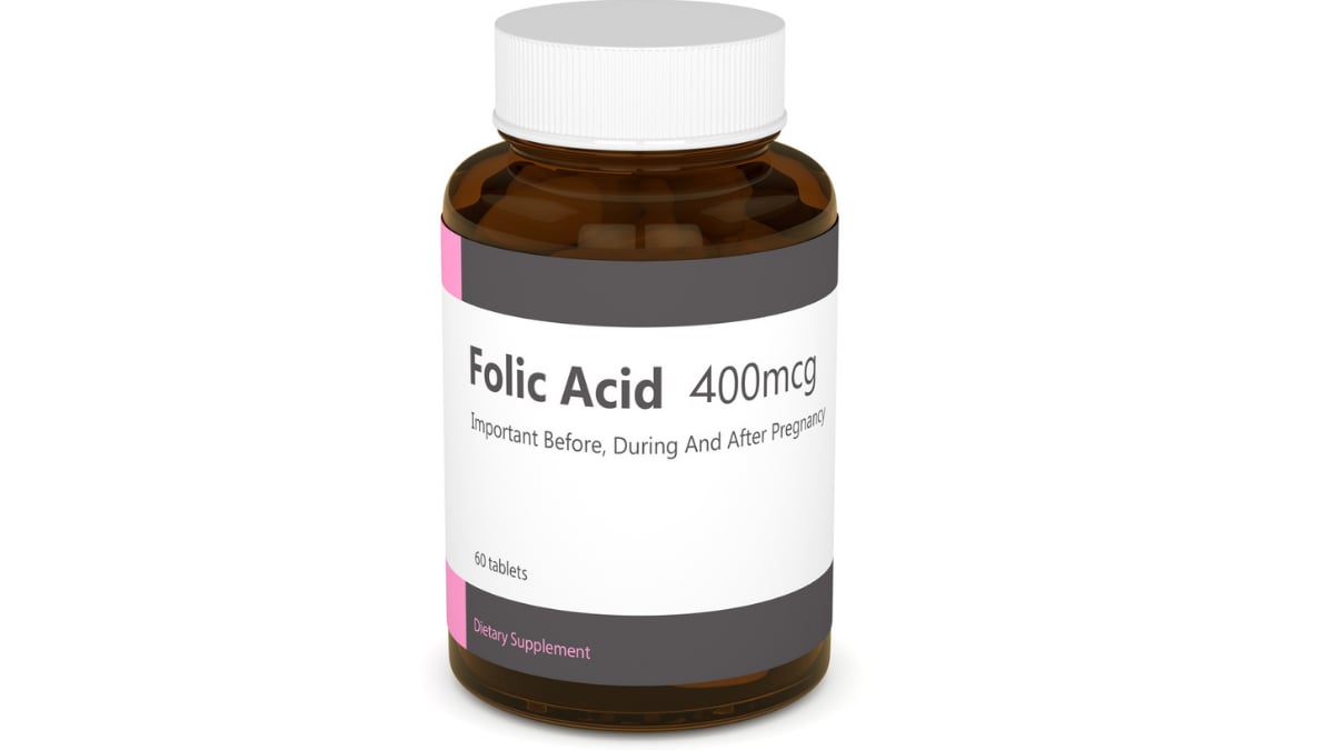 Folic acid supplement bottle with text that reads 
