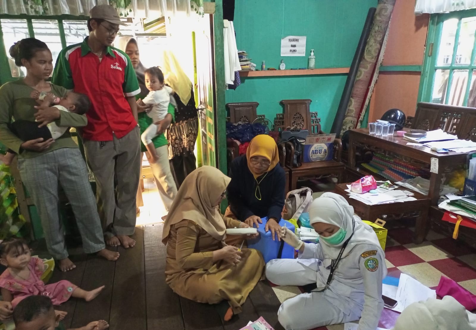 Group of people implementing a vaccine campaign.