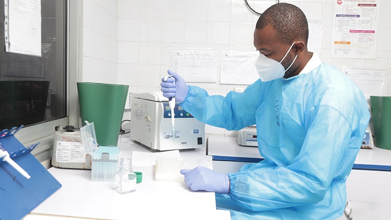 A man preparing the COVID-19 test kits in the lab