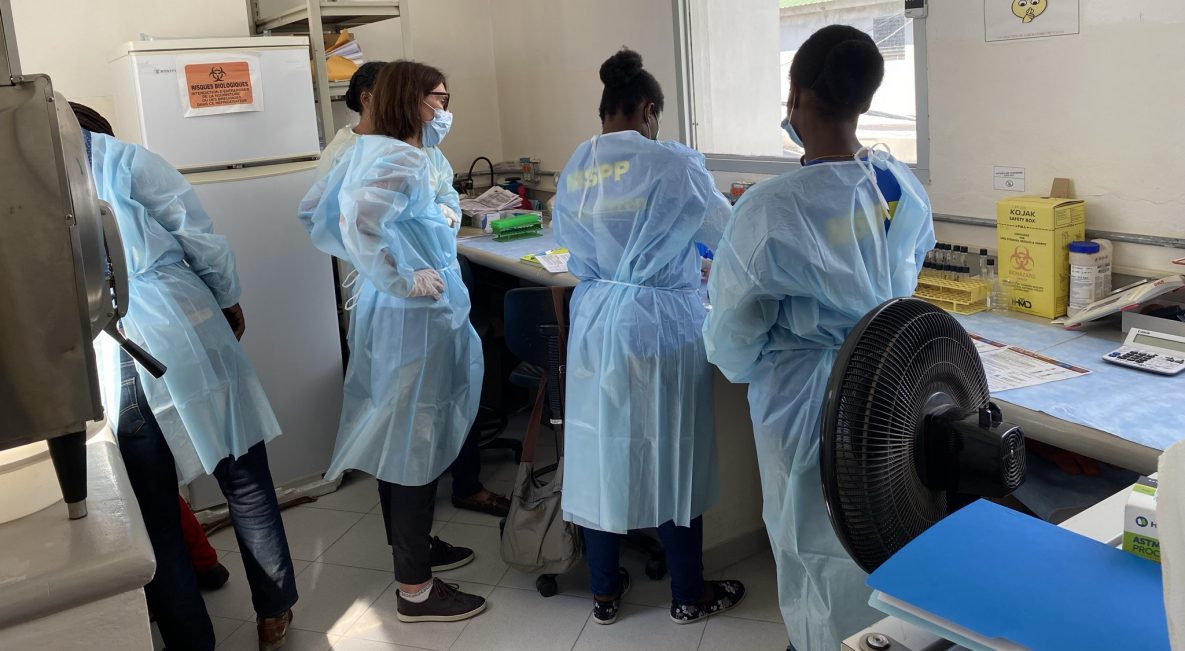 Training in Rapid Diagnostic Testing (RDT) for cholera in Les Cayes