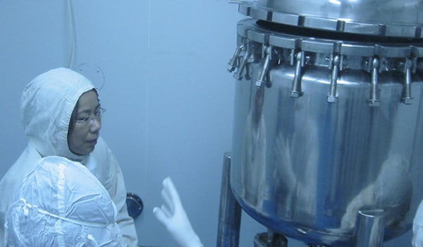 China FETP Director Dr. Ma Huilai conducts an investigation of a drug contamination incident. 