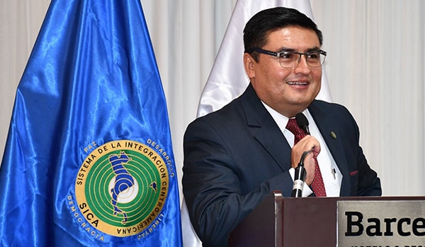 David Rodriguez speaking at the Regional Workshop on Outbreak Investigation in El Salvador, in September 2019. Photo: Karen Mejia