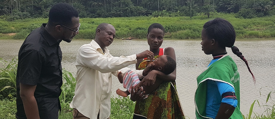 Administering the oral polio vaccine to a child as part of the National Immunization Plus Days in April 2018 in Nigeria. Photo: Tamuno-Wari Numbere