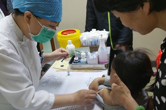 2016 vaccination in a Post-Exposure Prophylaxis (PEP) clinic for rabies exposure, Beijing. Photo: Dr. Jeanette Rainey, DGHP China