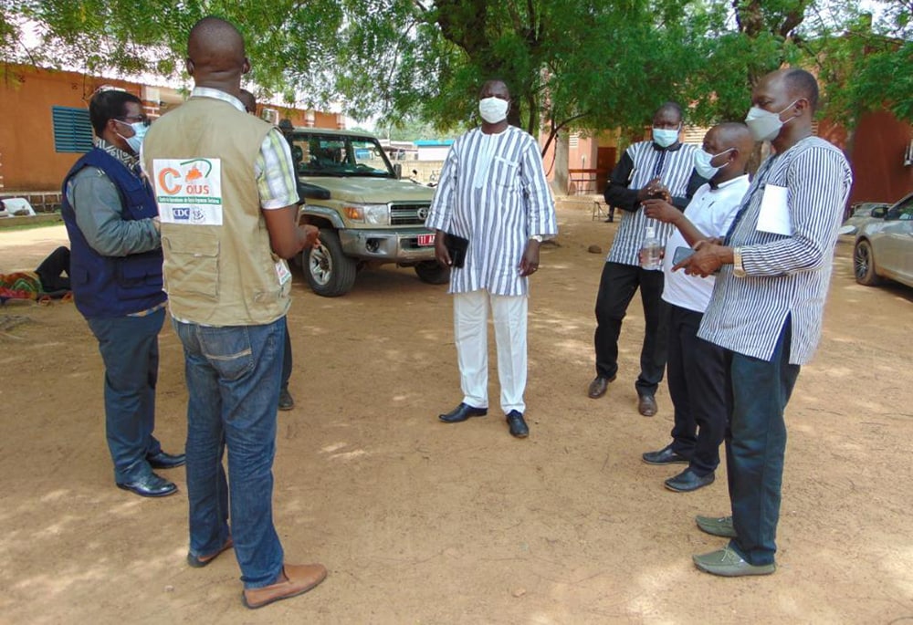 INSP’s COVID-19 emergency response leadership monitors field work in South Central Burkina Faso. Photo: Bicaba Brice, INSP Center for Response Operations and Health Emergencies