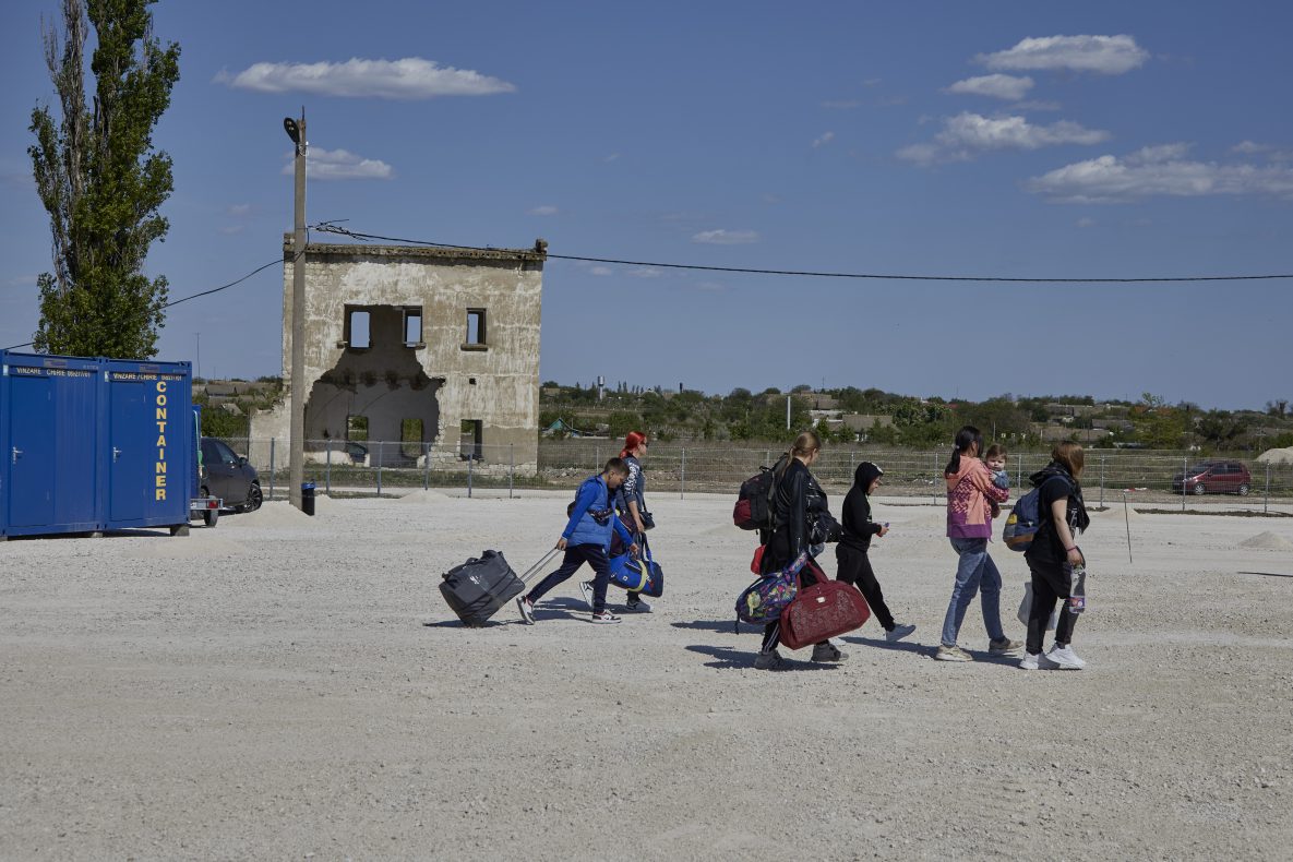 A group of Ukrainians carrying luggage as they cross to and from Ukraine at the Palanca border in Moldova.