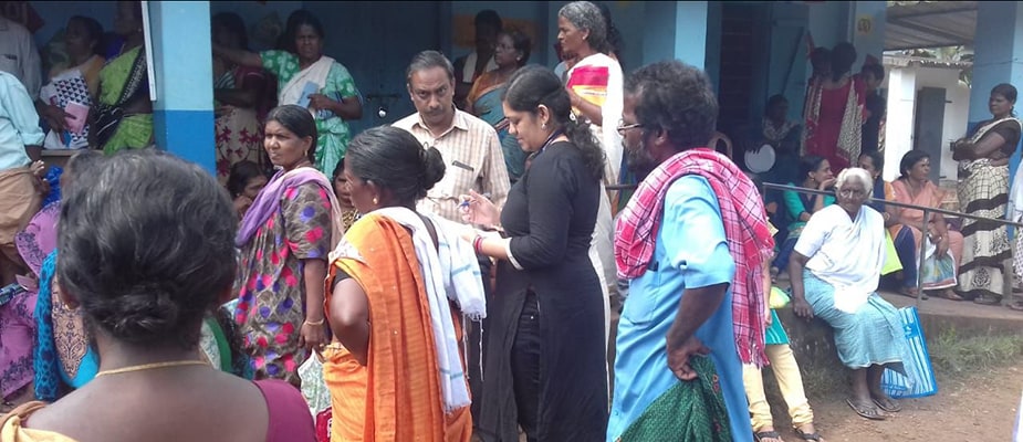 A field epidemiology resident connects with care providers and patients at a flood relief camp in Kumarakom, Kerala. Photo: Renjith Krishna