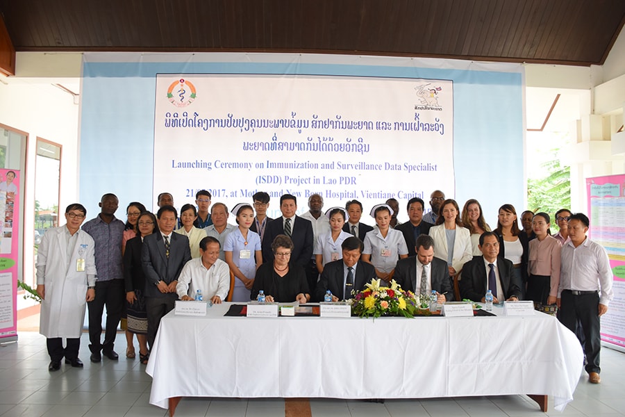 Picture shows representatives from the Ministry of Health, US Embassy, CDC Atlanta, WHO Country Office, WHO WPRO, Vientiane County and Province health departments, as well as the STOP ISDS participants and LPITs, at the official launch of the STOP ISDS pilot in Lao PDR. 