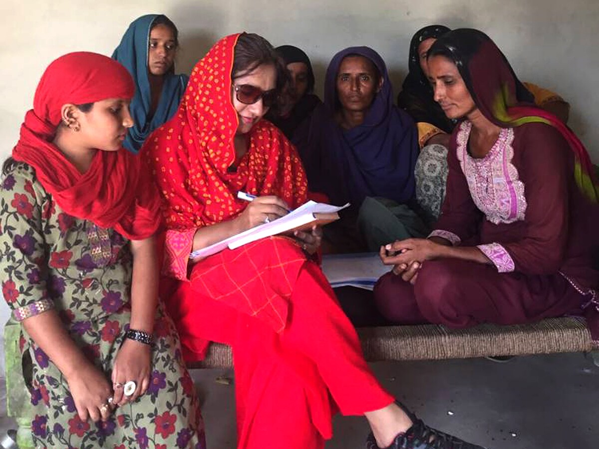 Dr. Shumaila conducts interviews during an outbreak investigation in District Mitari, Province Sindh in March 2017.