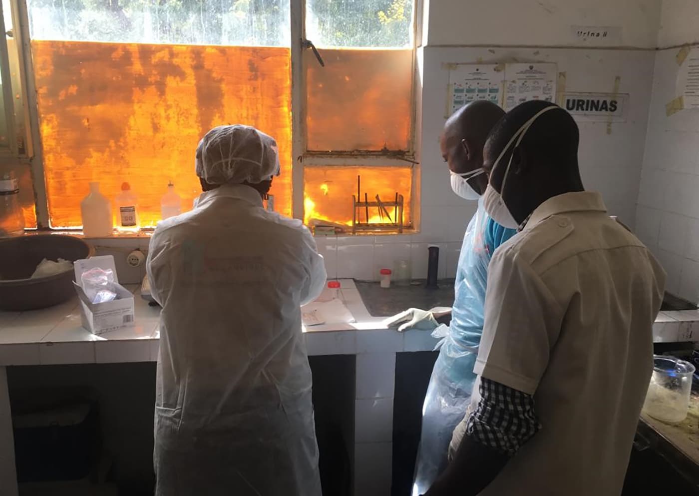 FETP graduates training to use cholera rapid diagnosis tests in the aftermath of Cyclone Idai in Sofala, Mozambique (March 2019)