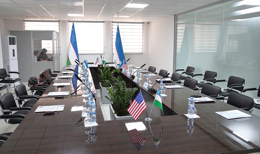 Empty conference room with the flags of the Republic of Uzbekistan and the United States of America