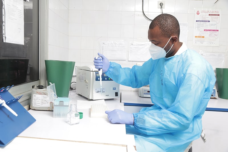 Photo of a laboratorian processing samples in a laboratory.
