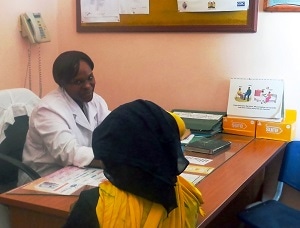 In Kenya, a mother receives counseling on how to prevent transmission of HIV to her unborn child. (Photo credit: Courtesy of Bomu Hospital)
