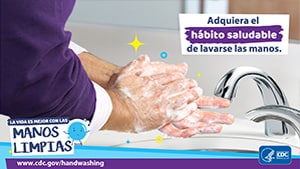 un hombre que se lava las manos en una cocina y un recordatorio para que el lavado de manos sea un hábito saludable.