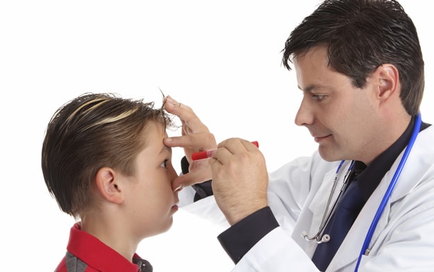 Photo: Doctor examining young boy
