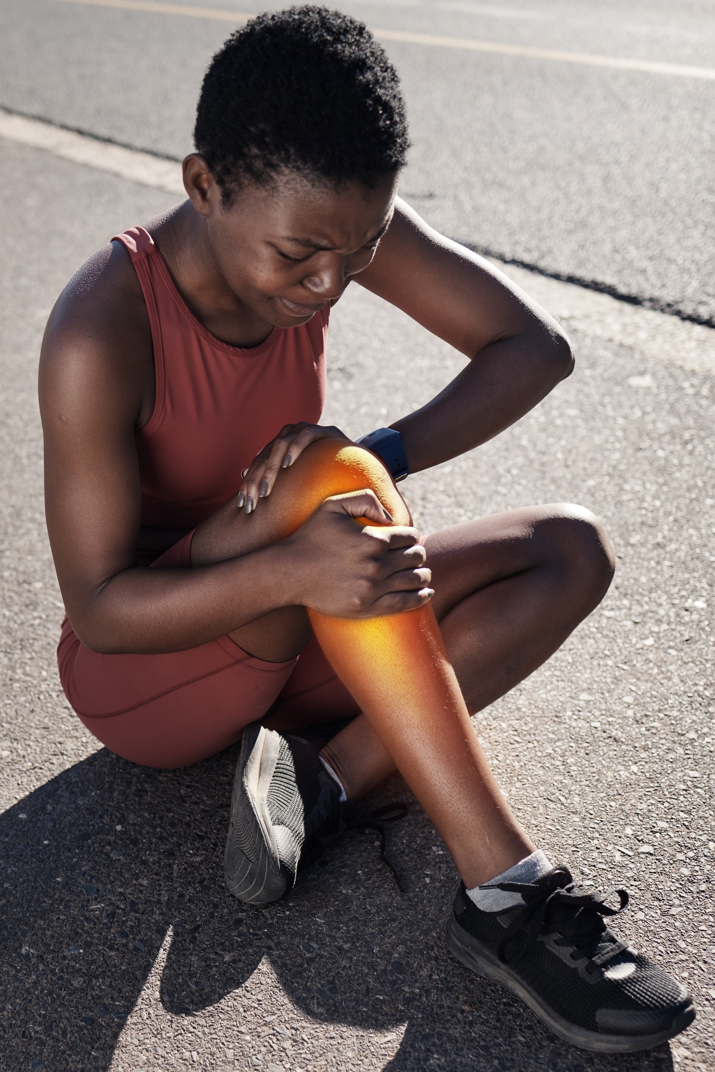 a sports black woman holding her knee