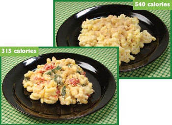 صورة لنوعين من المعكرونة والجبن ، أحدهما يحتوي على 540 سعرة حرارية والآخر يحتوي على 315 سعرة حرارية