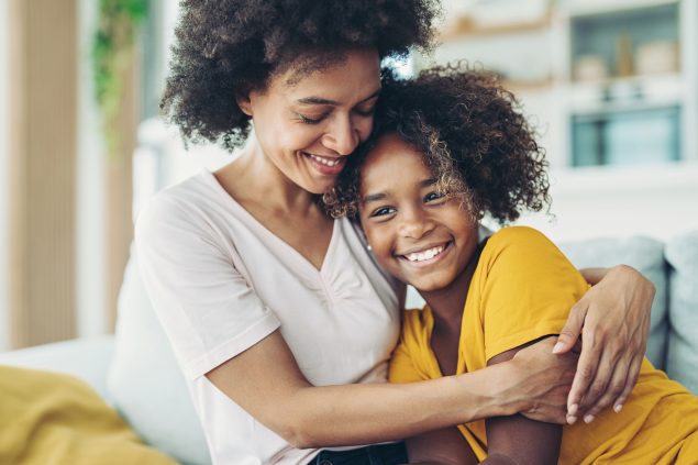 Loving mother 微笑的母亲拥抱她的女儿