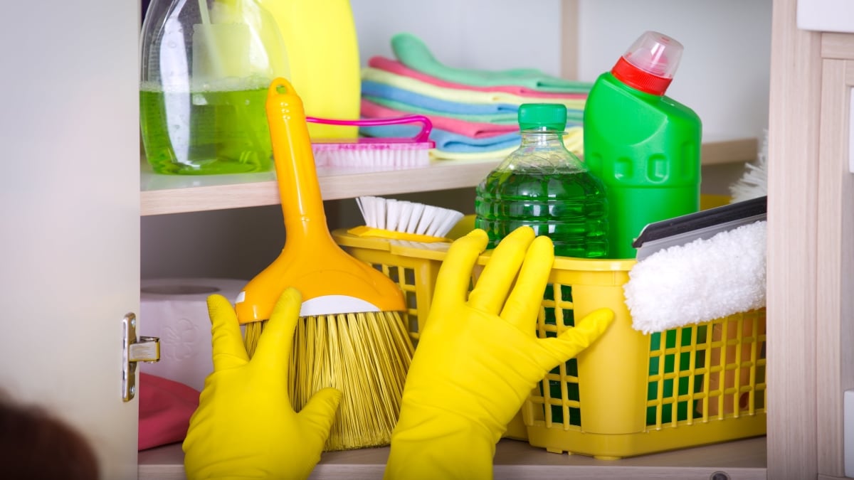 How to Safely Store Cleaning Supplies