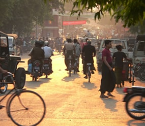 Image of traffic in Mandalay at sunset
