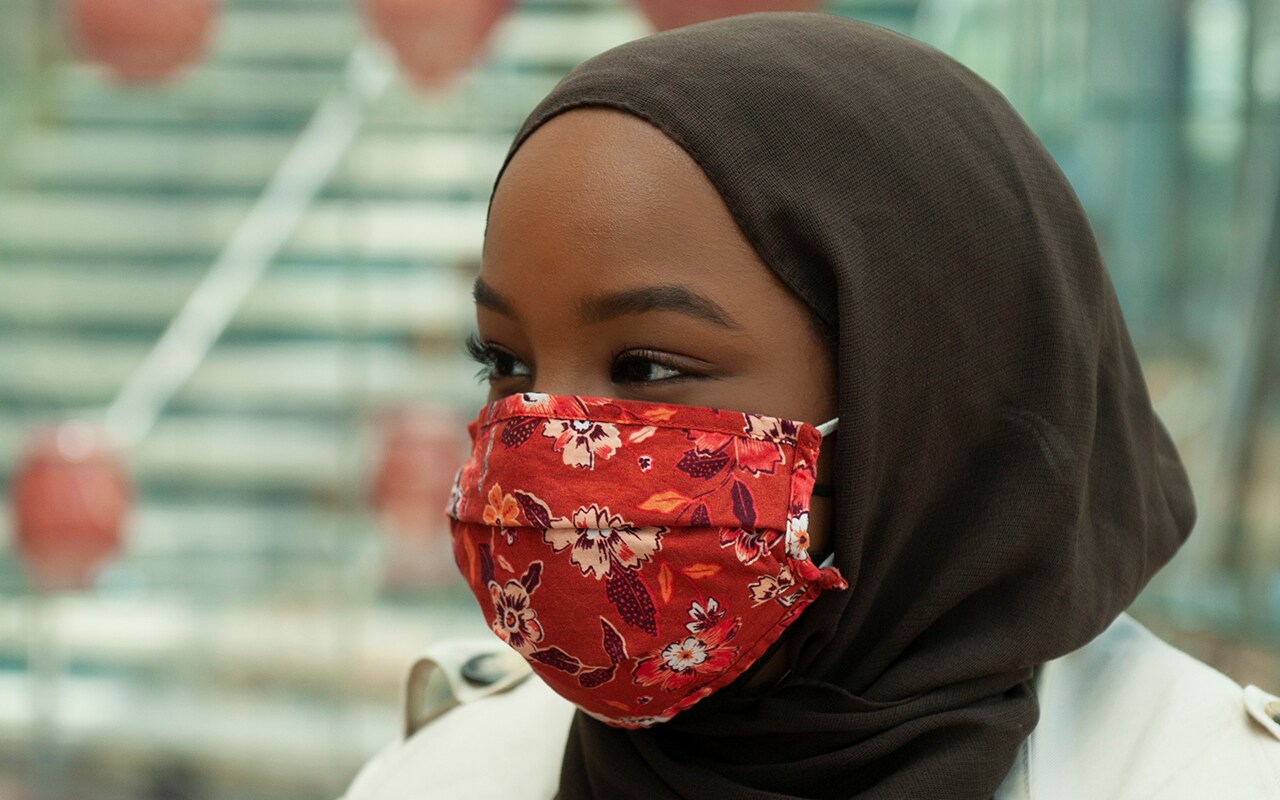 woman_Mask with scarf