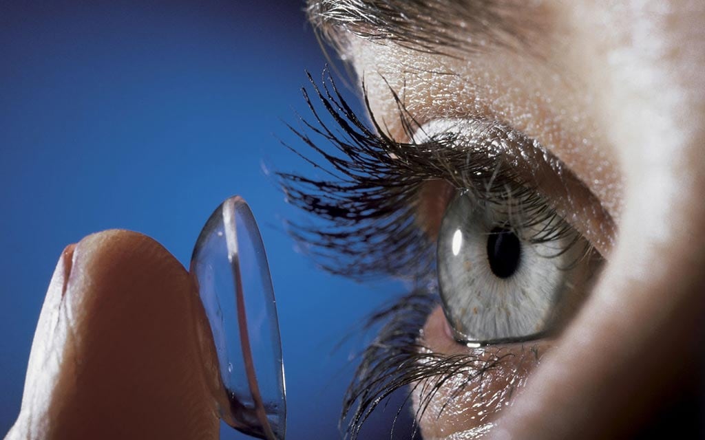A person inserting a contact lense.