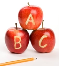 Photo: 3 apples and a pencil