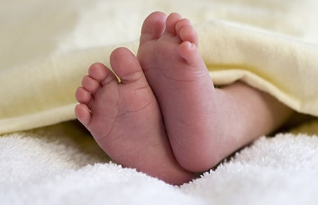 a pair of babies feet