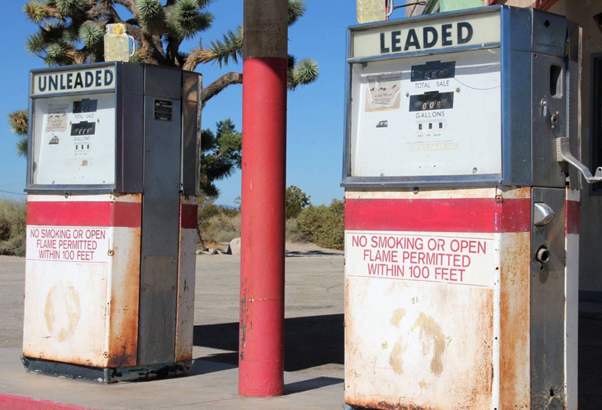 Image of two gas filling stations that are labeled unleaded and leaded.